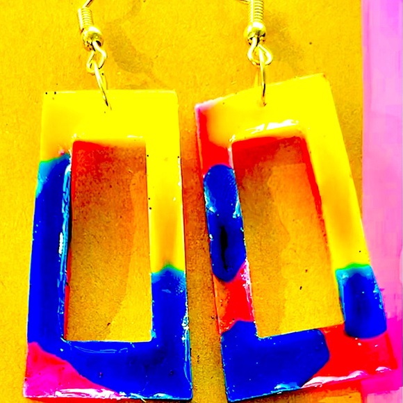 Handmade fun spring color resin earrings - Picture 2 of 2